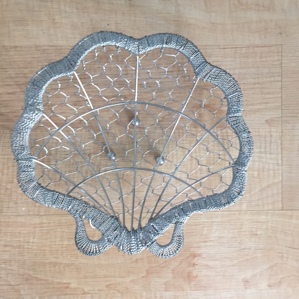 Silver wire serving piece